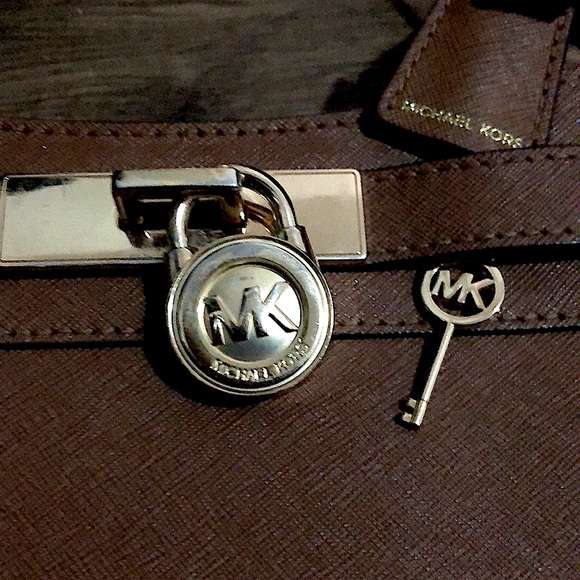 Michael Kors over the shoulder purse. - Picture 8 of 8